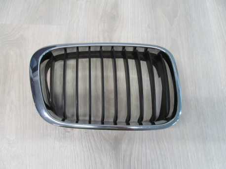 BMW 3 E46 GRILL NERKA ATRAPA MASKI PRAWA 8159624 98-01