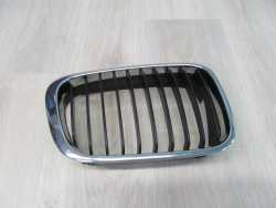 BMW 3 E46 GRILL NERKA ATRAPA MASKI PRAWA 8159624 98-01