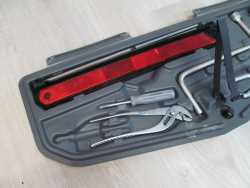 BMW 5 E39 SEDAN LIFT ZESTAW NARZEDZI SCHOWEK 99-04