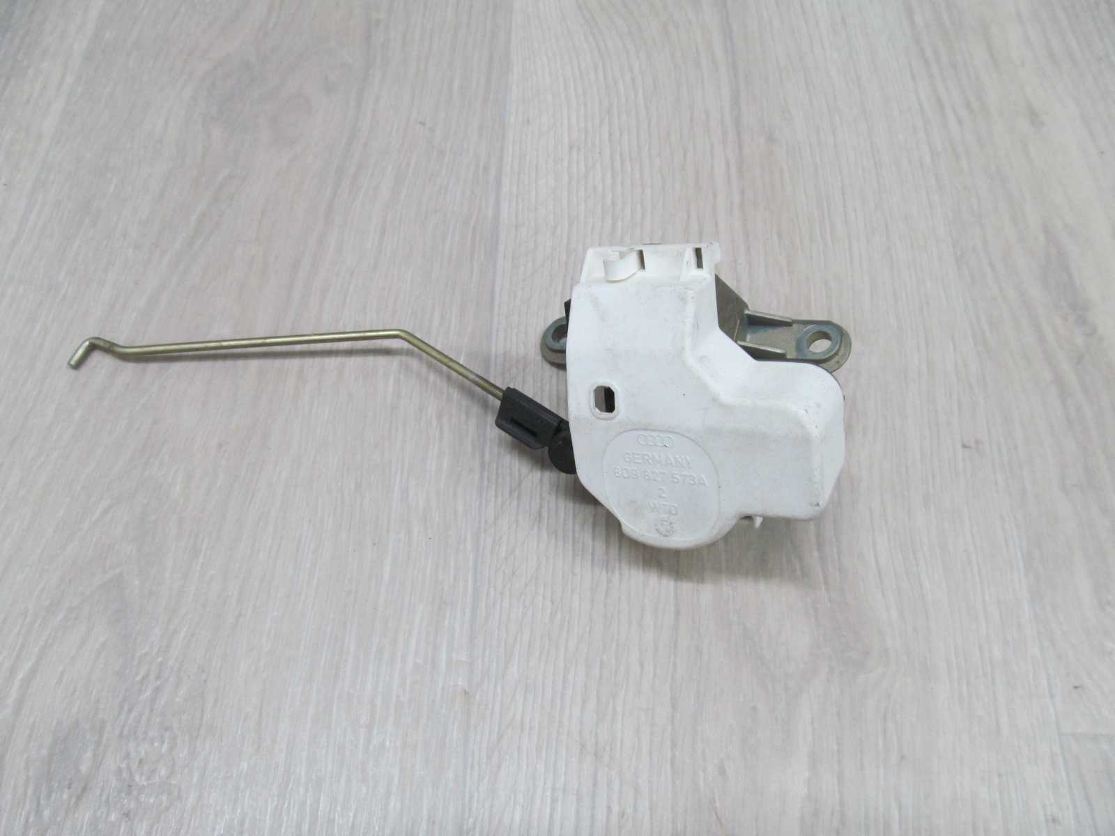 AUDI A3 A4  WKLADKA ZAMEK KLAPY BAGAZNIKA 8D9827573A 97-05