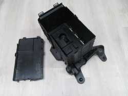 VW TOURAN I 03- PODSTAWA OBUDOWA AKUMULATORA 1K0915333B