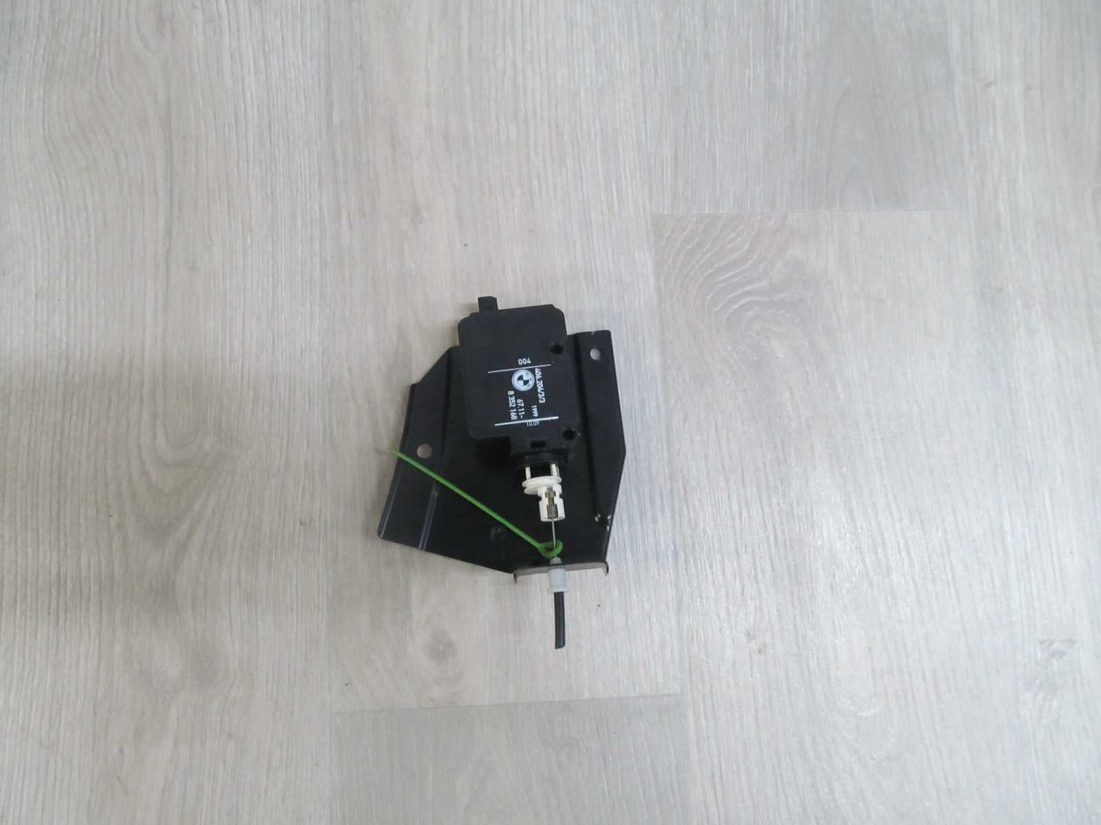 BMW E39 LIFT SILOWNIK KLAPKI WLEWU PALIWA 8352168