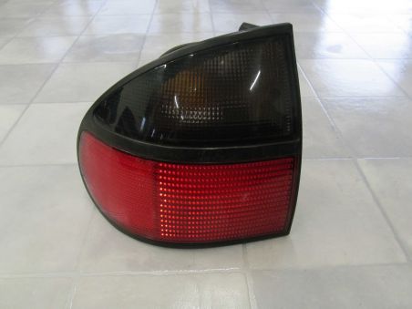 RENAULT LAGUNA I HB  LAMPA TYL LEWY 94-98