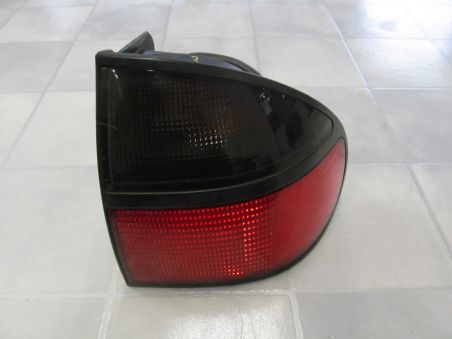 RENAULT LAGUNA I HB  LAMPA TYL PRAWA 94-98