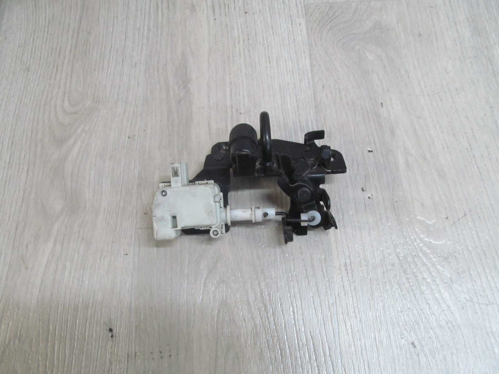 SKODA FABIA I LIFT SILOWNIK ZAMEK RYGIEL KLAPY BAGAZNIKA TYL 00-08