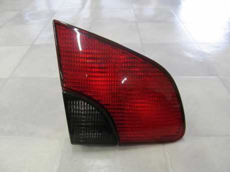 PEUGEOT 406 LIFT 99-04 LAMPA TYL LEWA W KLAPE