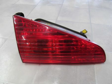 PEUGEOT 607 LIFT 99-06 LAMPA TYL LEWA W KLAPE