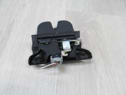 AUDI A3  8L ZAMEK KALPY TYL 8L0827520C