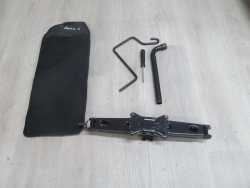 OPEL ASTRA H ZAFIRA B ZESTAW NARZEDZI LEWAREK PODNOSNIK KLUCZ 04-12