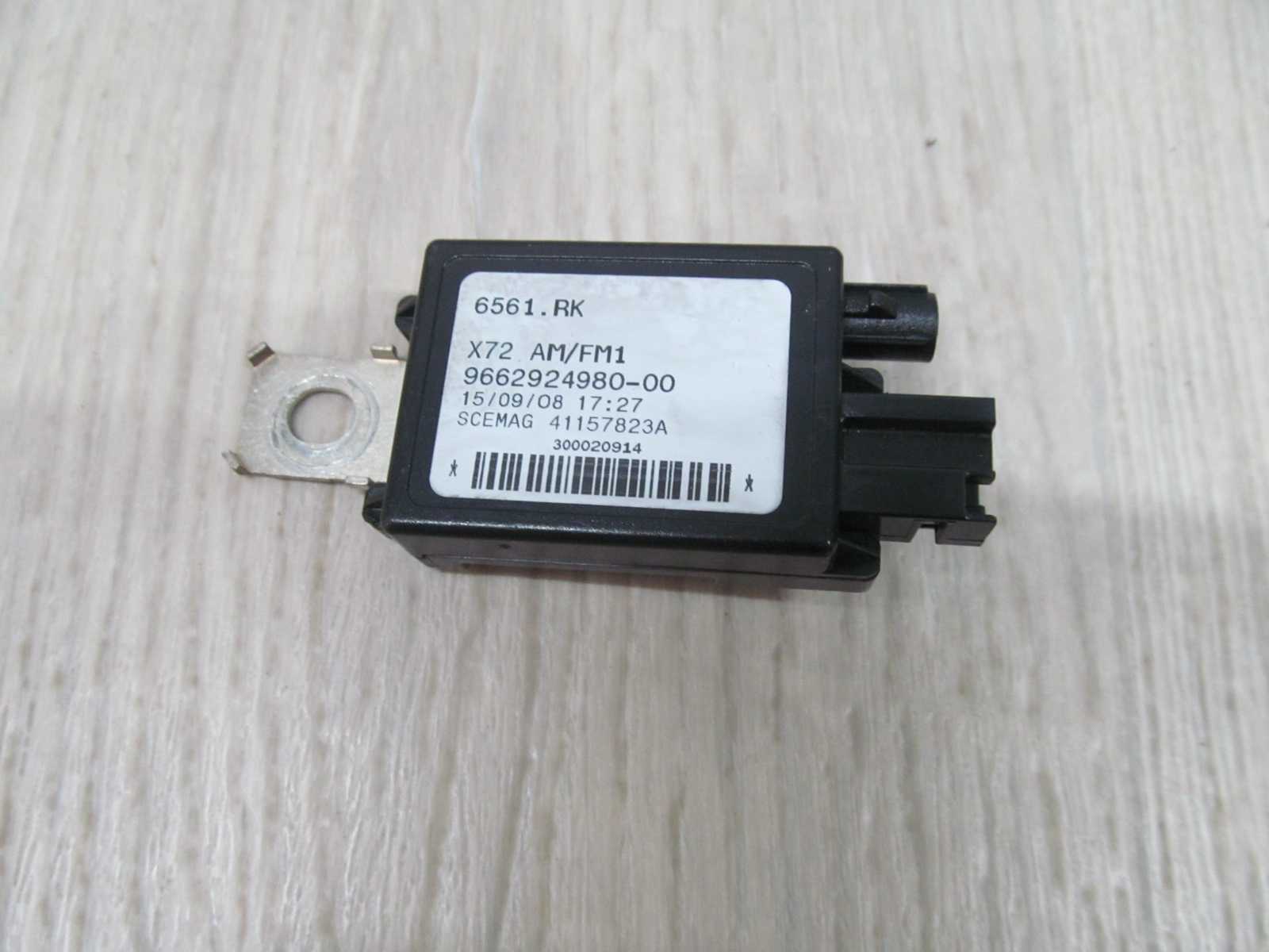 CITROEN C5 III X7 WZMACNIACZ ANTENY FM 9662924980 08-17