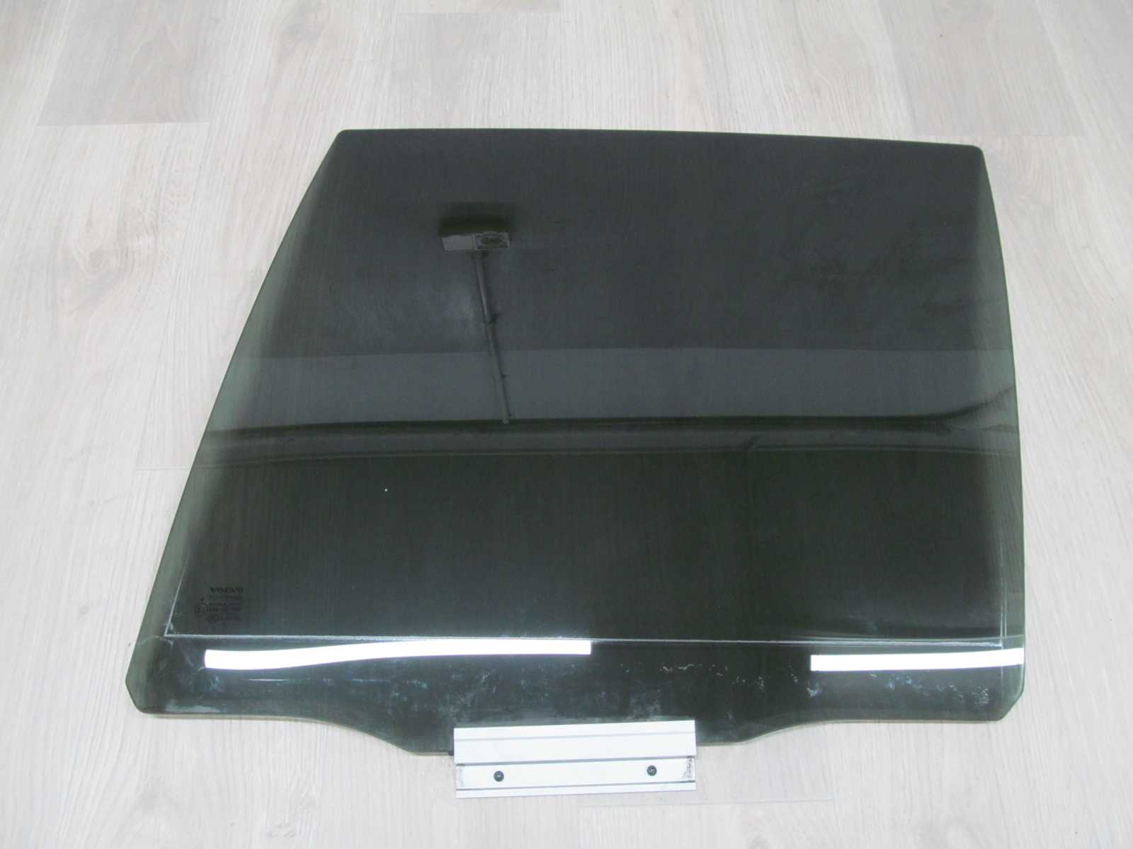 VOLVO XC90 SZYBA BOCZNA DRZWI TYL LEWA 04R 02-14