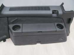 VOLVO XC90 BOCZEK TAPICERKA BAGAZNIKA TYL LEWY 39985972 02-14