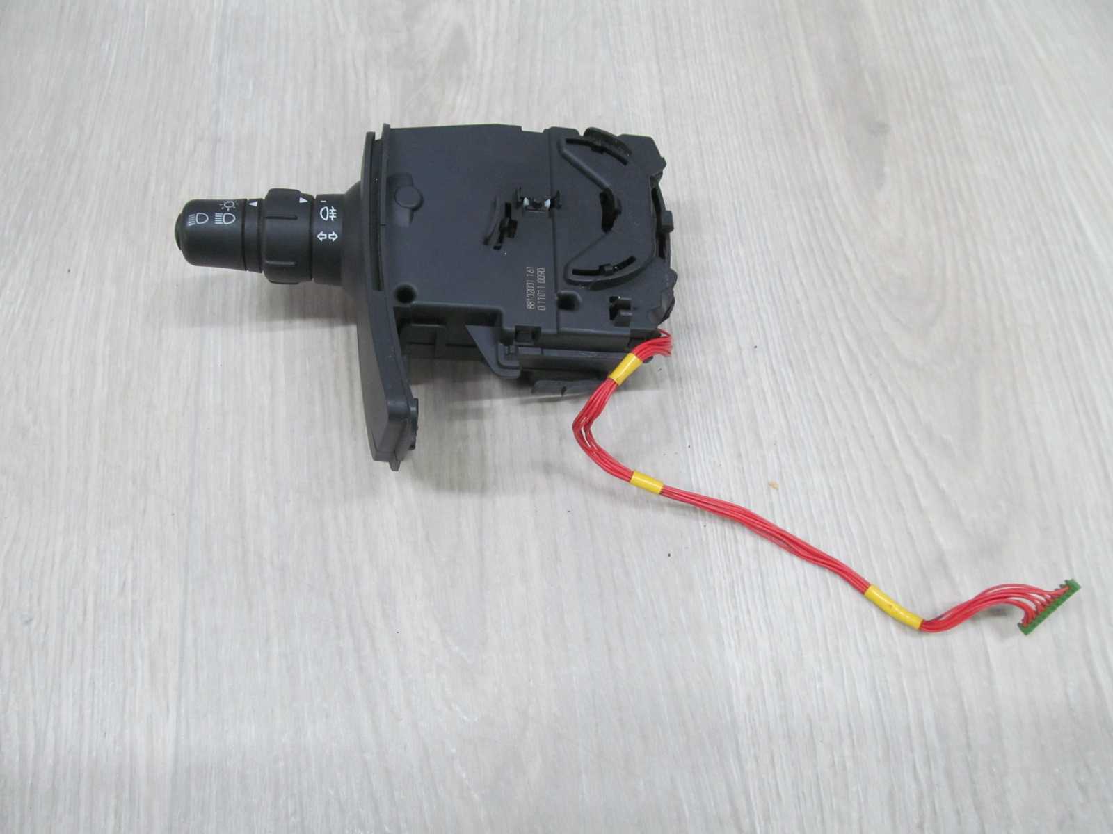 RENAULT CLIO III MODUS PRZELACZNIK SWIATEL MANETKA 88102001