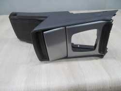 VOLVO XC90 TUNEL SRODKOWY PODSTAWA PODLOKIETNIKA 30643837 39987022 02-07