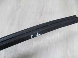 VOLVO XC90 USZCZELKA PROWADNICY SZYBY TYL LEWA 02-12