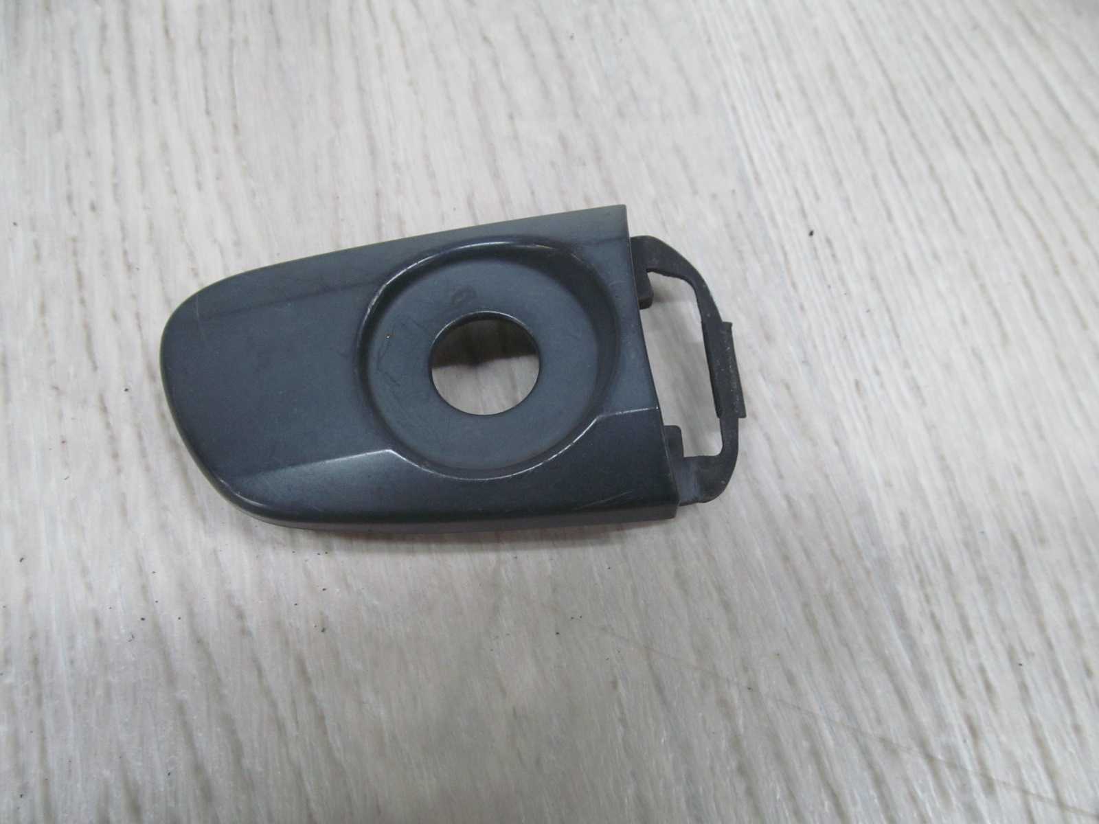 VOLVO XC90 ZASLEPKA KLAMKA ZEWNETRZNA DRZWI PRAWA 30720350 02-14