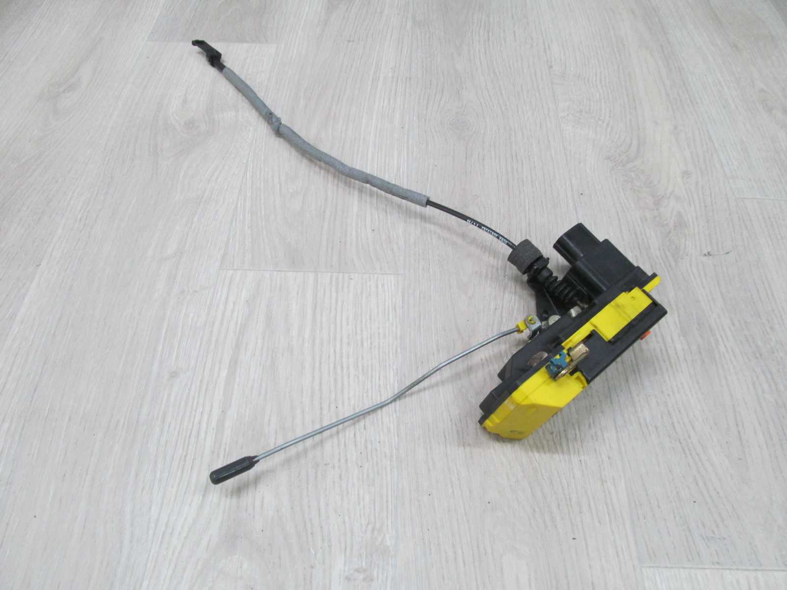 VOLVO S80 V70 XC90 ZAMEK DRZWI PRAWY TYL 30663050 02-14