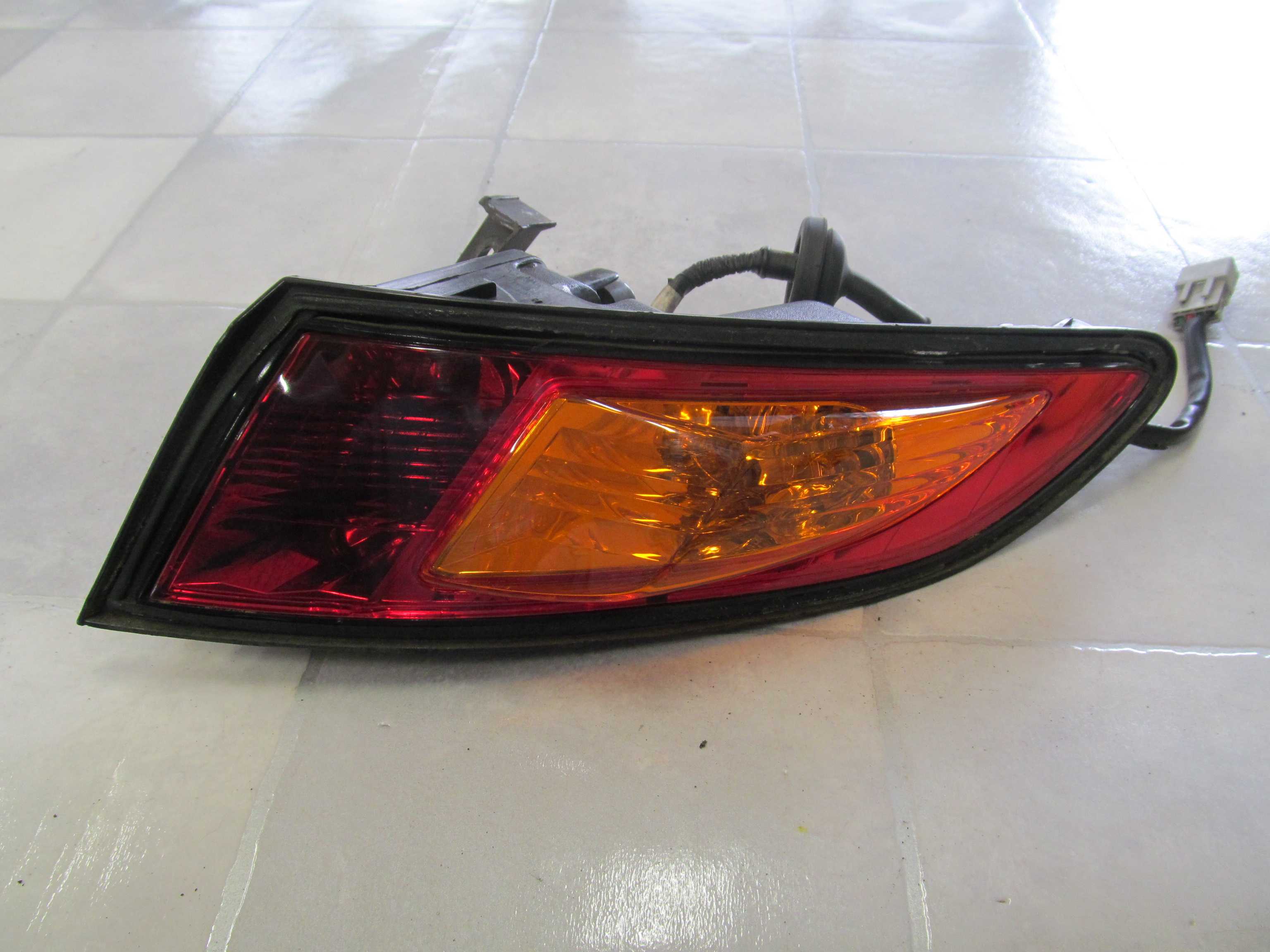 HONDA CIVIC VIII UFO LAMPA TYL PRAWA 06-08