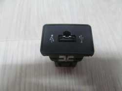 IVECO DAILY IV LIFT 11-14 PORT ZLACZE GNIAZDO USB 69501297