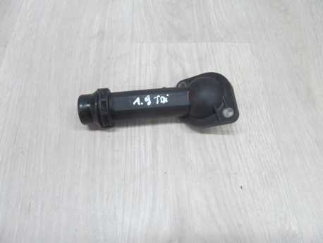 VW PASSAT AUDI A4 2.0 TDI BGW KROCIEC OBUDOWA TERMOSTATU 038121121B 06B121121