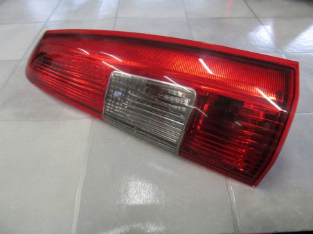 VOLVO V70  00-05  LAMPA TYL PRAWA GORNA
