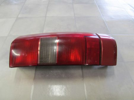 VOLVO V70  96-00  LAMPA TYL PRAWA  DOLNA