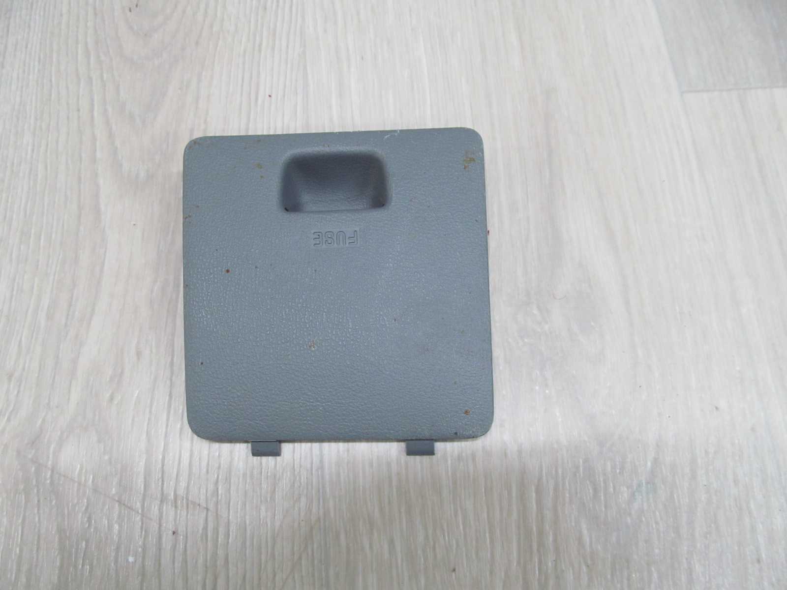 HYUNDAI H1 H300 I800 OSLONA ZASLEPKA SKRZYNKI BEZPIECZNIKOW 84755-4H900 07-17