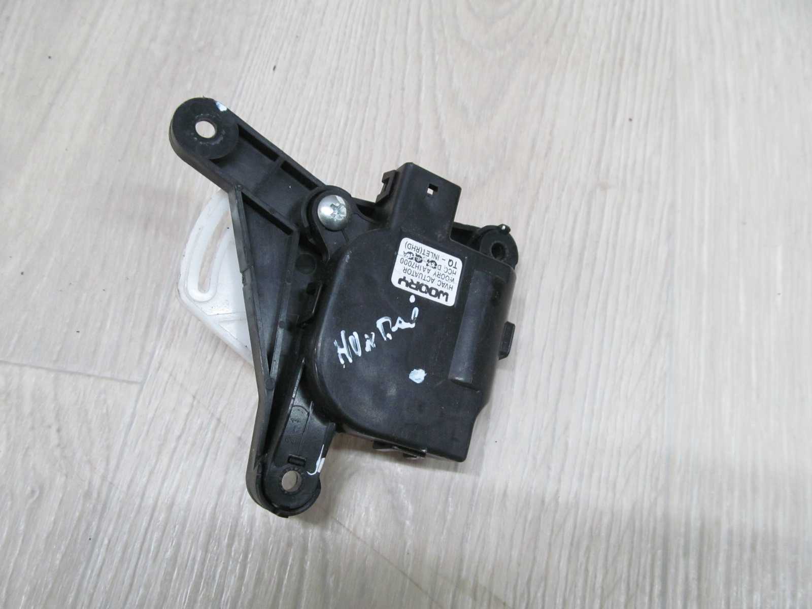 HYUNDAI H1 H300 I800 SILNICZEK KLAPY NAGRZEWNICY D632 07-17