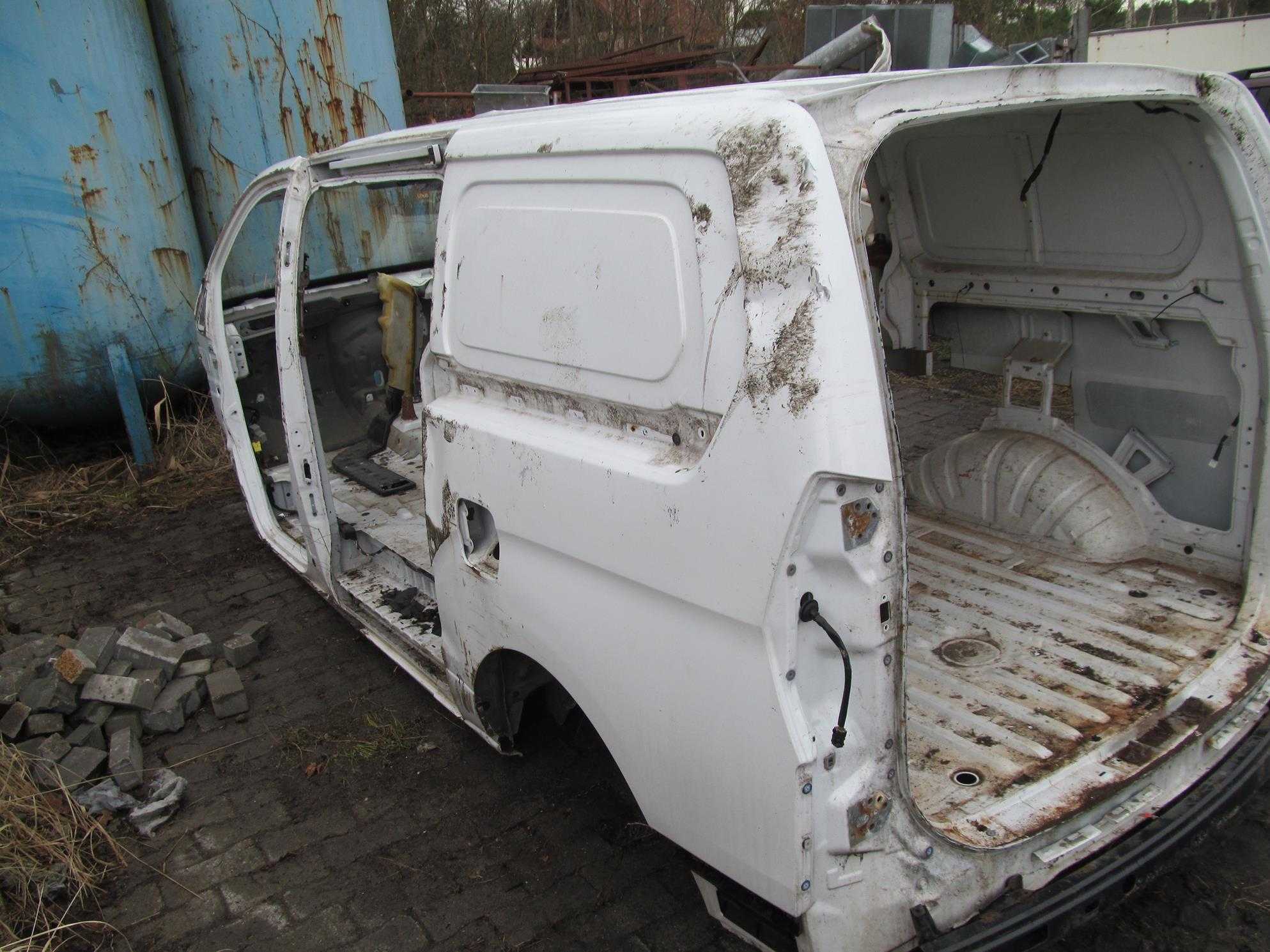 HYUNDAI H1 H300 I800 DLUGI CWIARTKA BLOTNIK TYL LEWY 07-14
