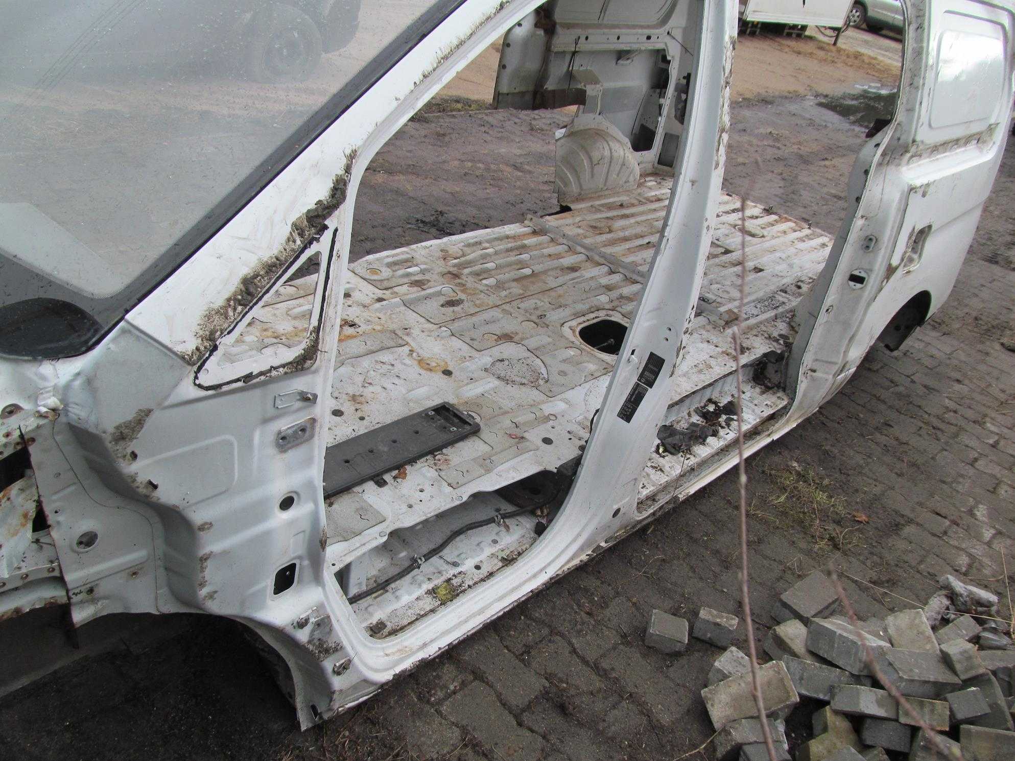 HYUNDAI H1 H300 I800 CWIARTKA SLUPEK PODLUZNICA LEWA 07-14