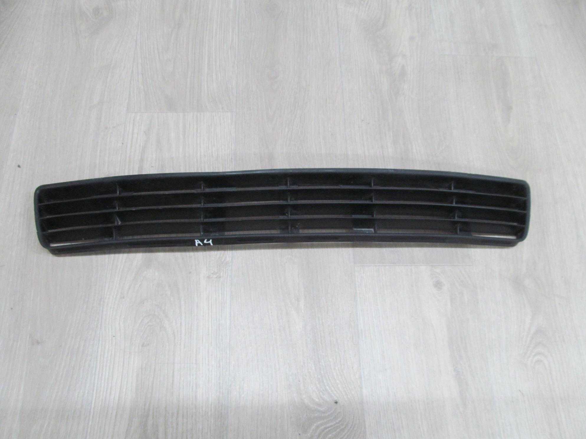 AUDI A4 B5 KRATKA ATRAPA ZDERZAKA PRZOD SRODKOWA 8D0807683