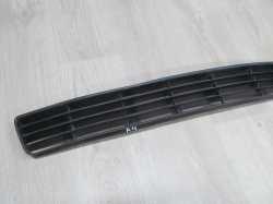 AUDI A4 B5 KRATKA ATRAPA ZDERZAKA PRZOD SRODKOWA 8D0807683
