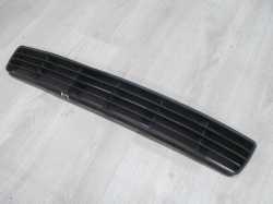 AUDI A4 B5 KRATKA ATRAPA ZDERZAKA PRZOD SRODKOWA 8D0807683
