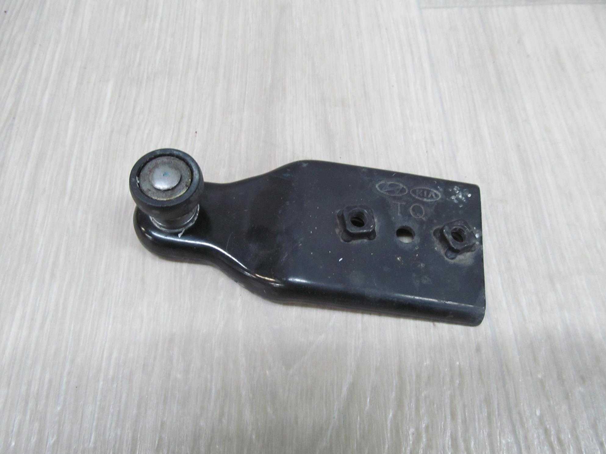 HYUNDAI H1 H300 I800 ROLKA WOZEK DRZWI PRZESUWNYCH LEWYCH 07-14