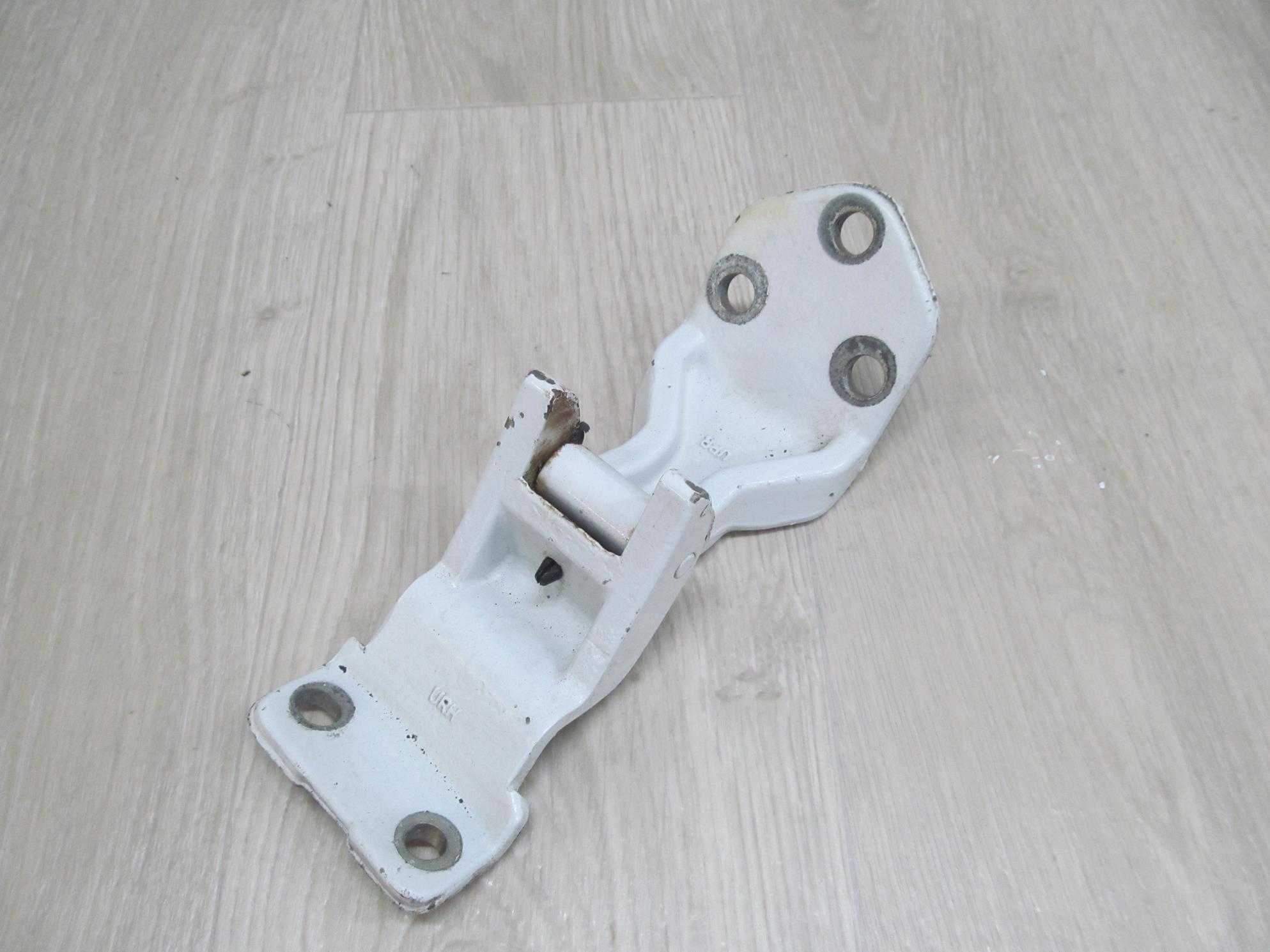 HYUNDAI H1 H300 I800 ZAWIAS DRZWI TYL PRAWY GORNY 07-14