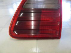 MERCEDES E W210 KOMBI LAMPA TYL PRAWA 96-99