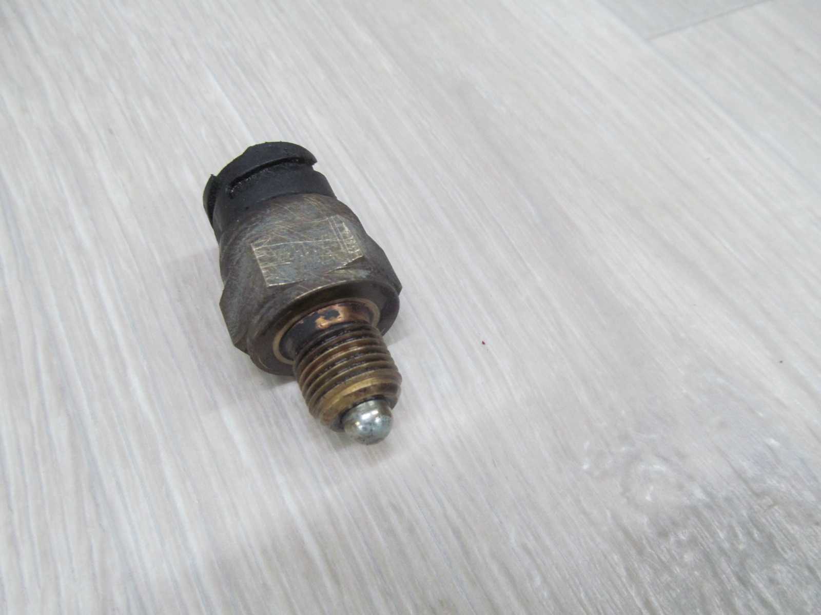 HYUNDAI H1 H300 I800 WLACZNIK CZUJNIK SWIATEL COFANIA 2771532 07-14