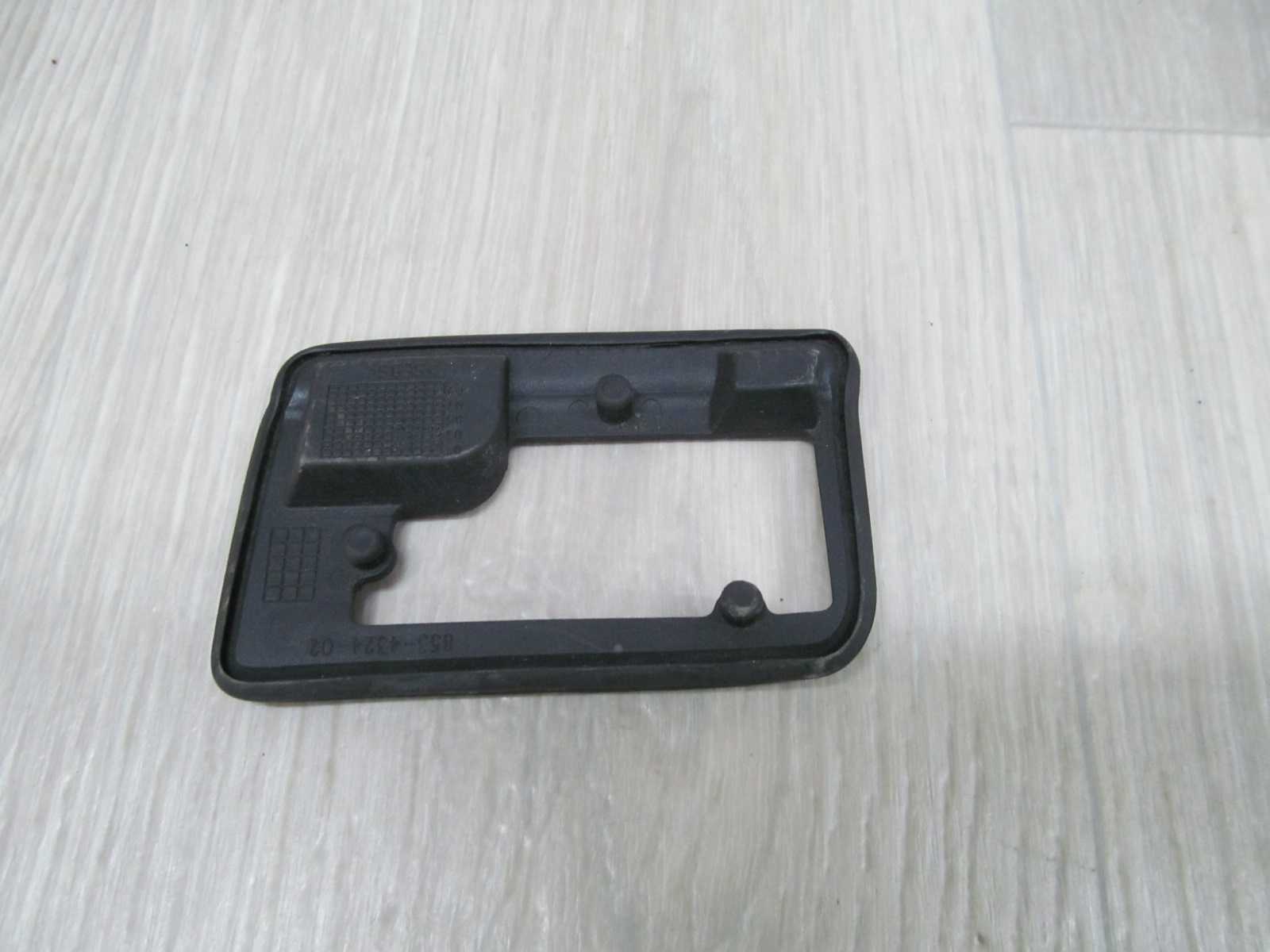VOLVO XC90 USZCZELKA RELINGU DACHU PRAWA 8662966 RH 02-14