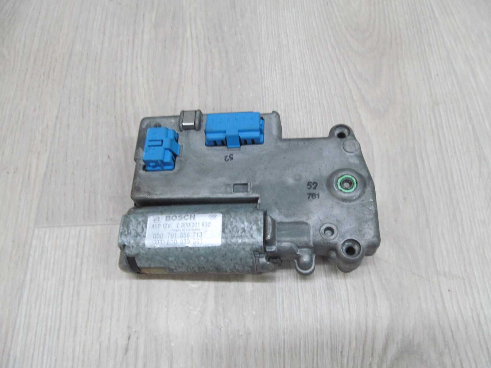 AUDI A4 B5 94- SILNIK SILNICZEK SZYBERDACHU 8D0959591 0390201632