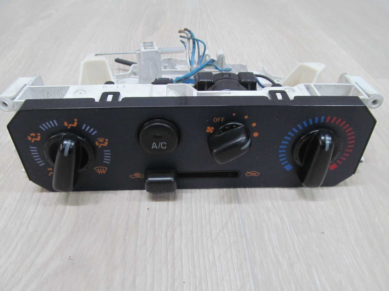 DAIHATSU YRV PANEL PRZELACZNIK NAWIEWU KLIMATYZACJI 00-05