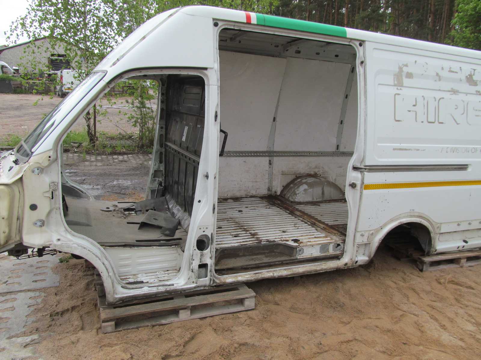 IVECO DAILY IV LIFT 06-14 CWIARTKA BLOTNIK TYL DUPA LEWA