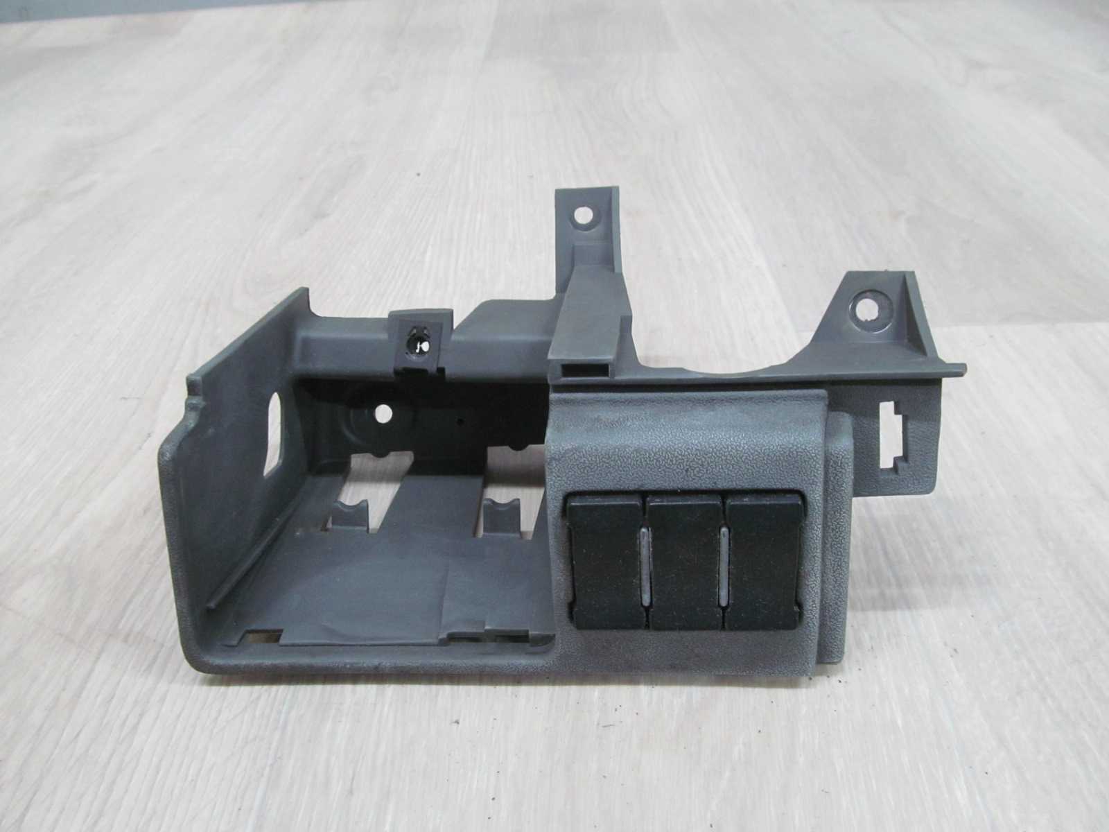 IVECO DAILY IV LIFT 11-14 KIESZEN UCHYT SCHOWKA KUBKA UK PRAWY 3802525