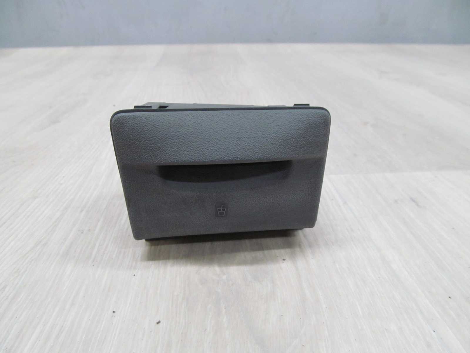 IVECO DAILY IV LIFT 11-14 UCHWYT NA KUBEK NA NAPOJ 3802683