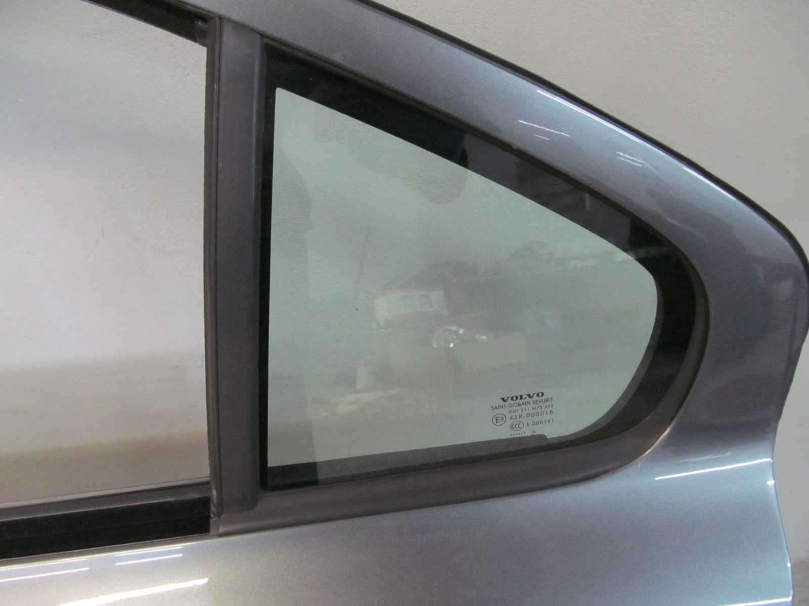 VOLVO S60 I LIFT 04-10 SZYBA BOCZNA TROJKAT DRZWI TYL LEWA