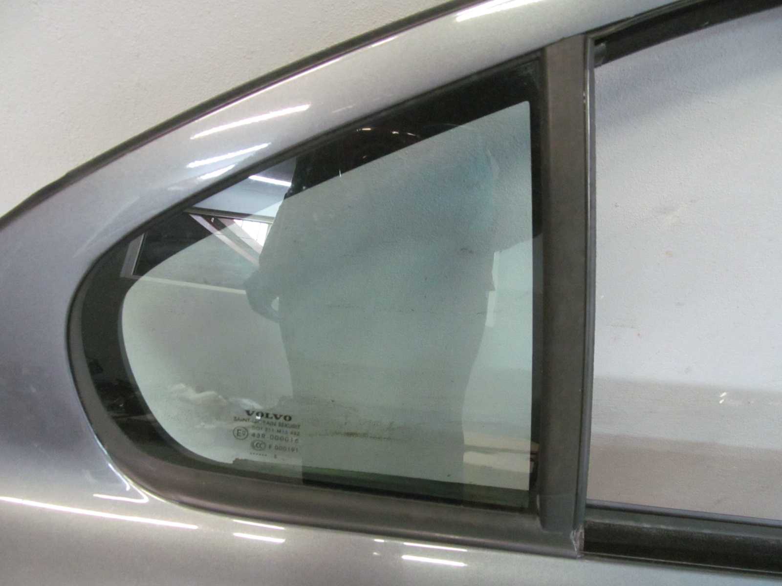 VOLVO S60 I LIFT 04-10 SZYBA BOCZNA TROJKAT DRZWI TYL PRAWA