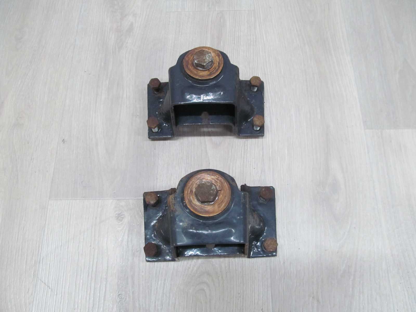 IVECO DAILY 35C 50C 06-18 LAPA MOCOWANIE UCHWYT RESORA TYL
