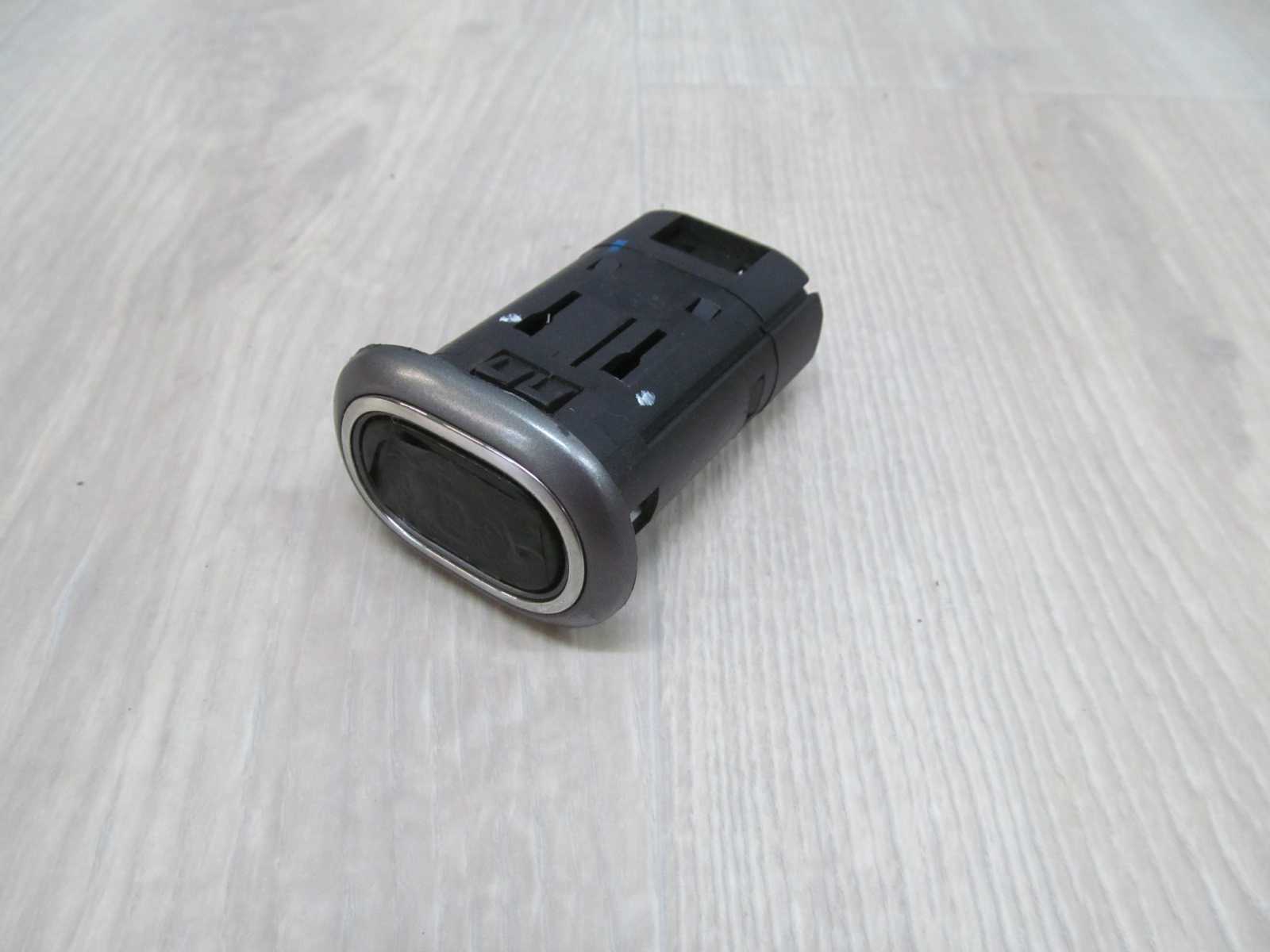 IVECO DAILY IV LIFT 11-14 GNIAZDO UCHWYT NAVI NAWIGACJI 735473022