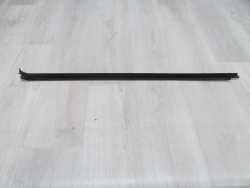 VOLVO S60 V70 LIFT 04-10 LISTWA USZCZELKA ZGARNIAJACA DRZWI PRZOD LEWA