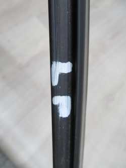 VOLVO S60 V70 LIFT 04-10 LISTWA USZCZELKA ZGARNIAJACA DRZWI PRZOD LEWA