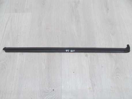 VOLVO S60 V70 LIFT 04- LISTWA USZCZELKA ZGARNIAJACA PRZYSZYBOWA DRZWI TYL PRAWA